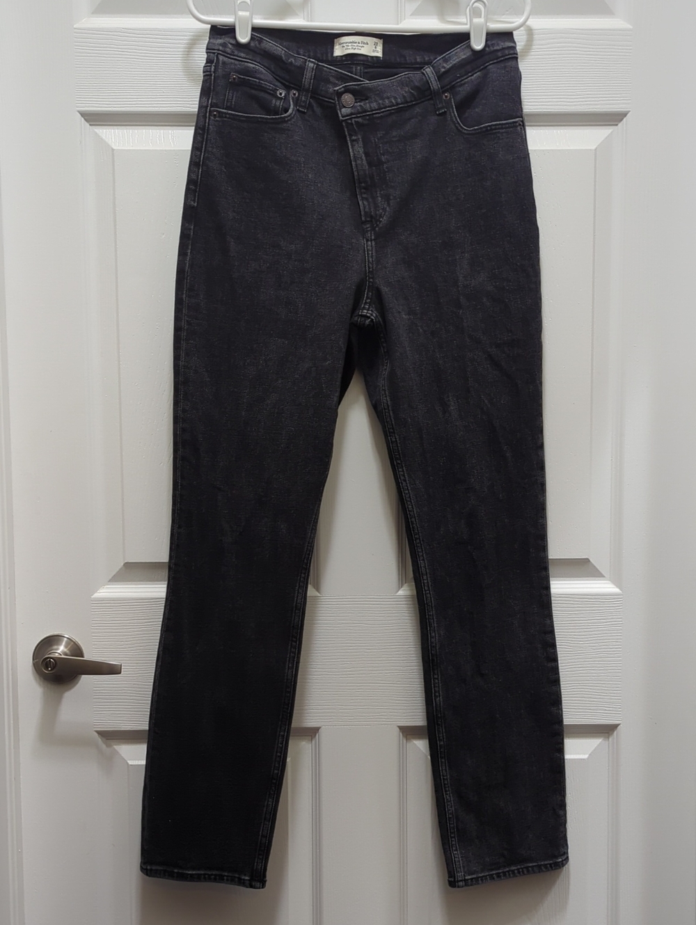 Abercrombie & Fitch The '90s Slim Straight Ultra High Rise Black Jeans 29/8